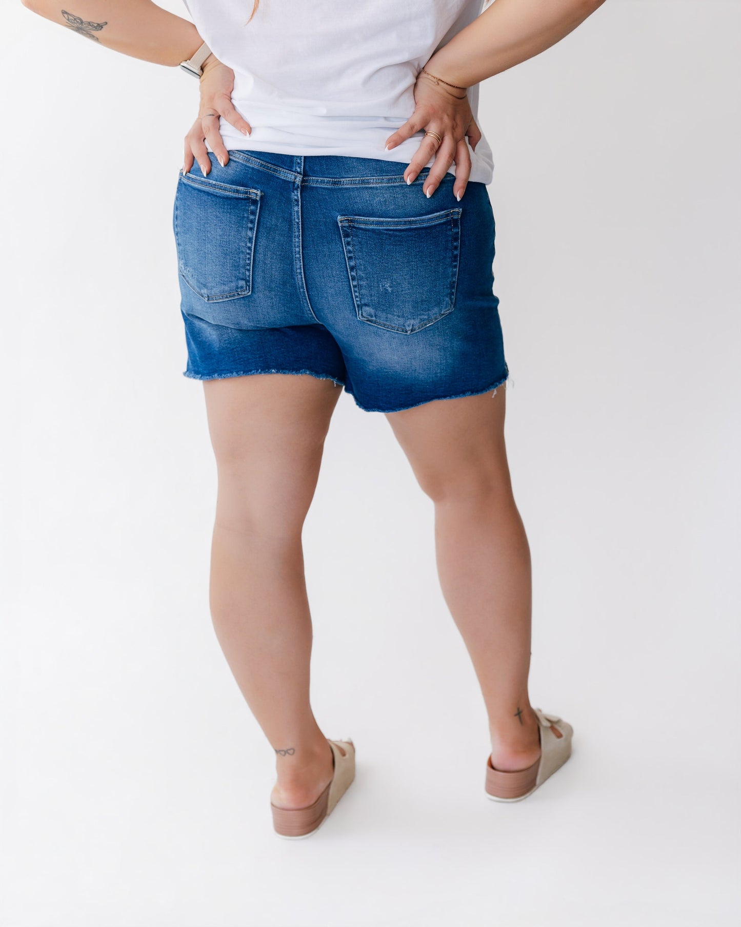 1822 Fray Hem Short